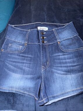 Boutique High-Rise Triple-Button Jean Shorts in Medium Blue